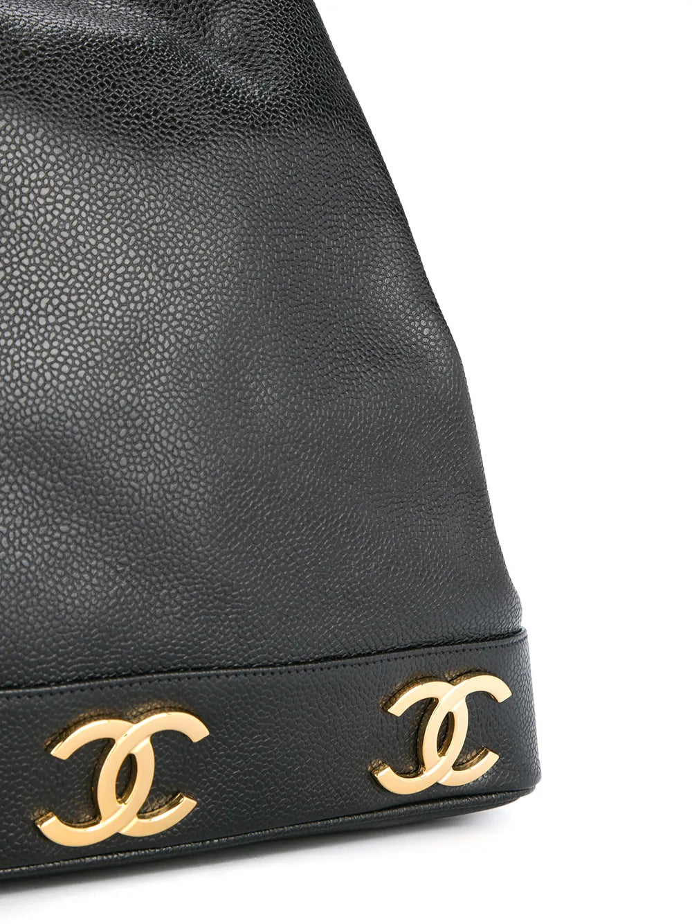 Chanel Pre Owned 1994 1996 Logos Drawstring Shoulder Bag