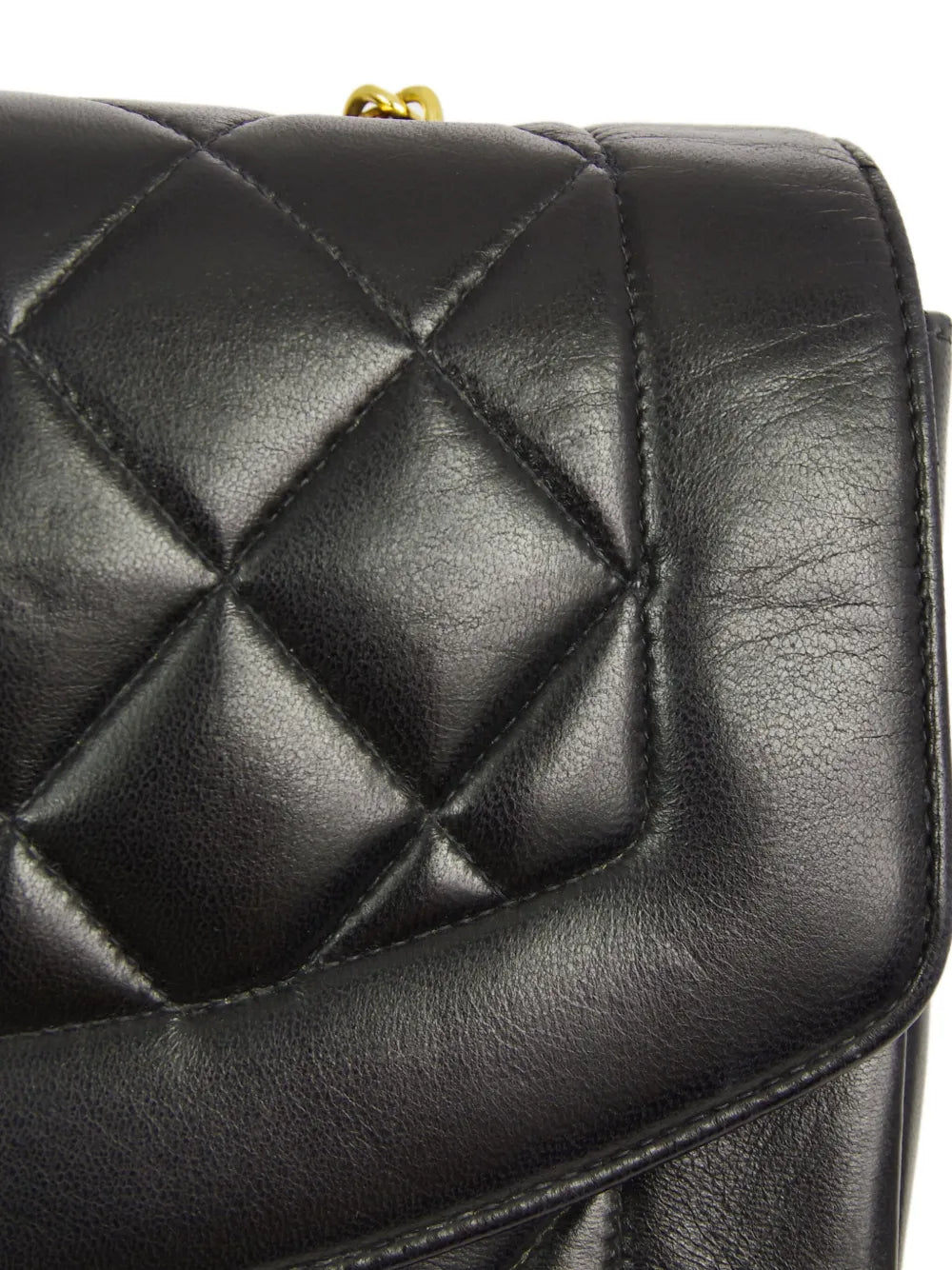 Chanel Pre Owned 1997 Small Diana Shoulder Bag