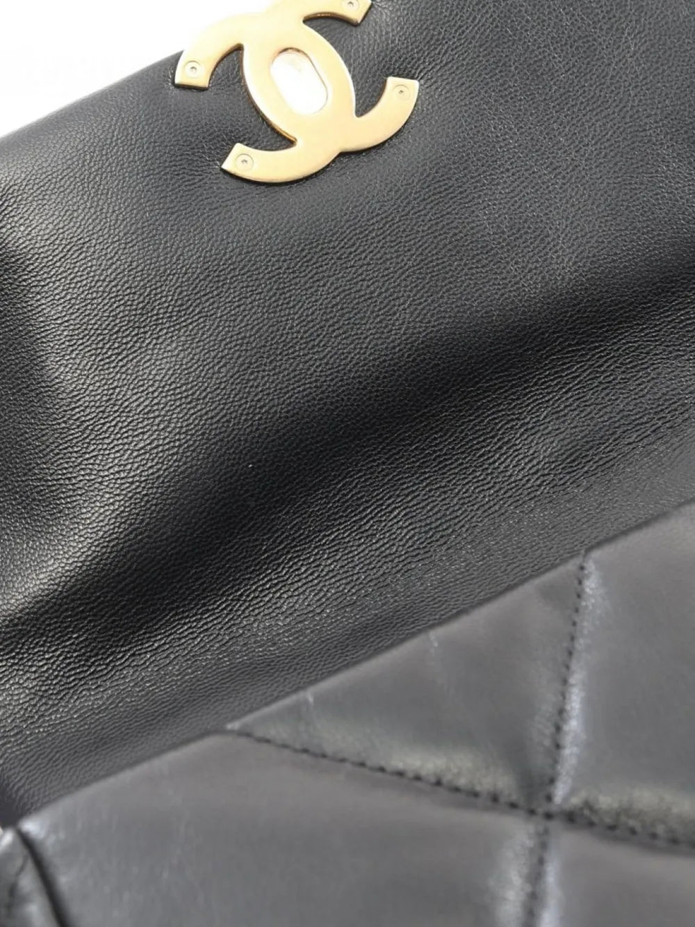 Chanel Pre Owned 2020 2021 Classic Flap 19 Shoulder Bag
