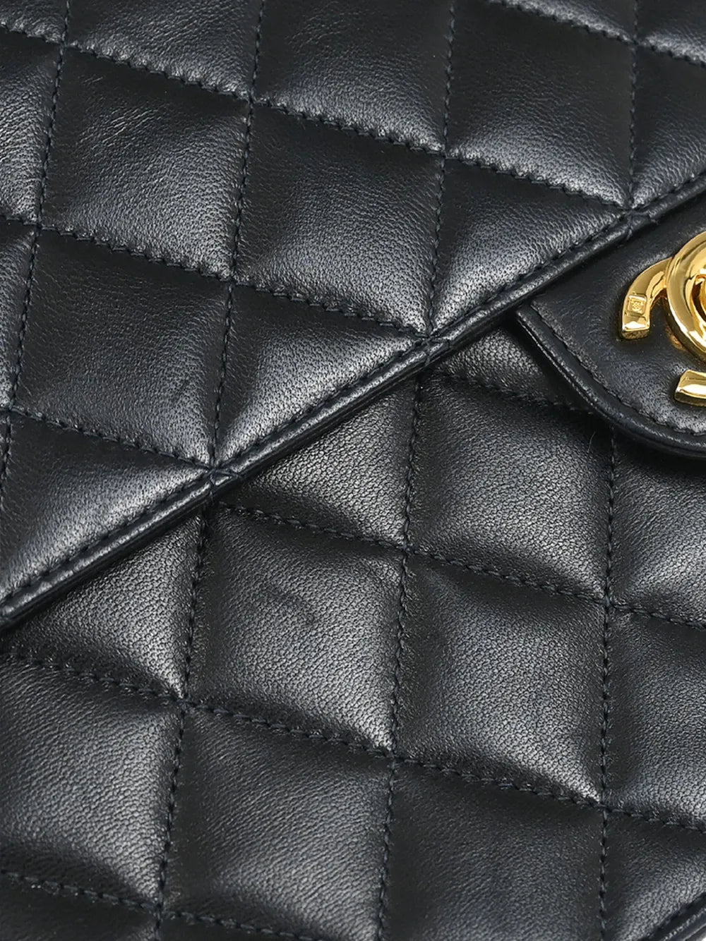 Chanel Pre Owned 2002 Classic Flap Shoulder Bag
