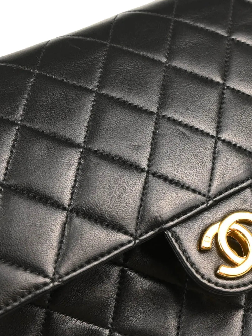 Chanel Pre Owned 2000 Medium Matelasse Shoulder Bag