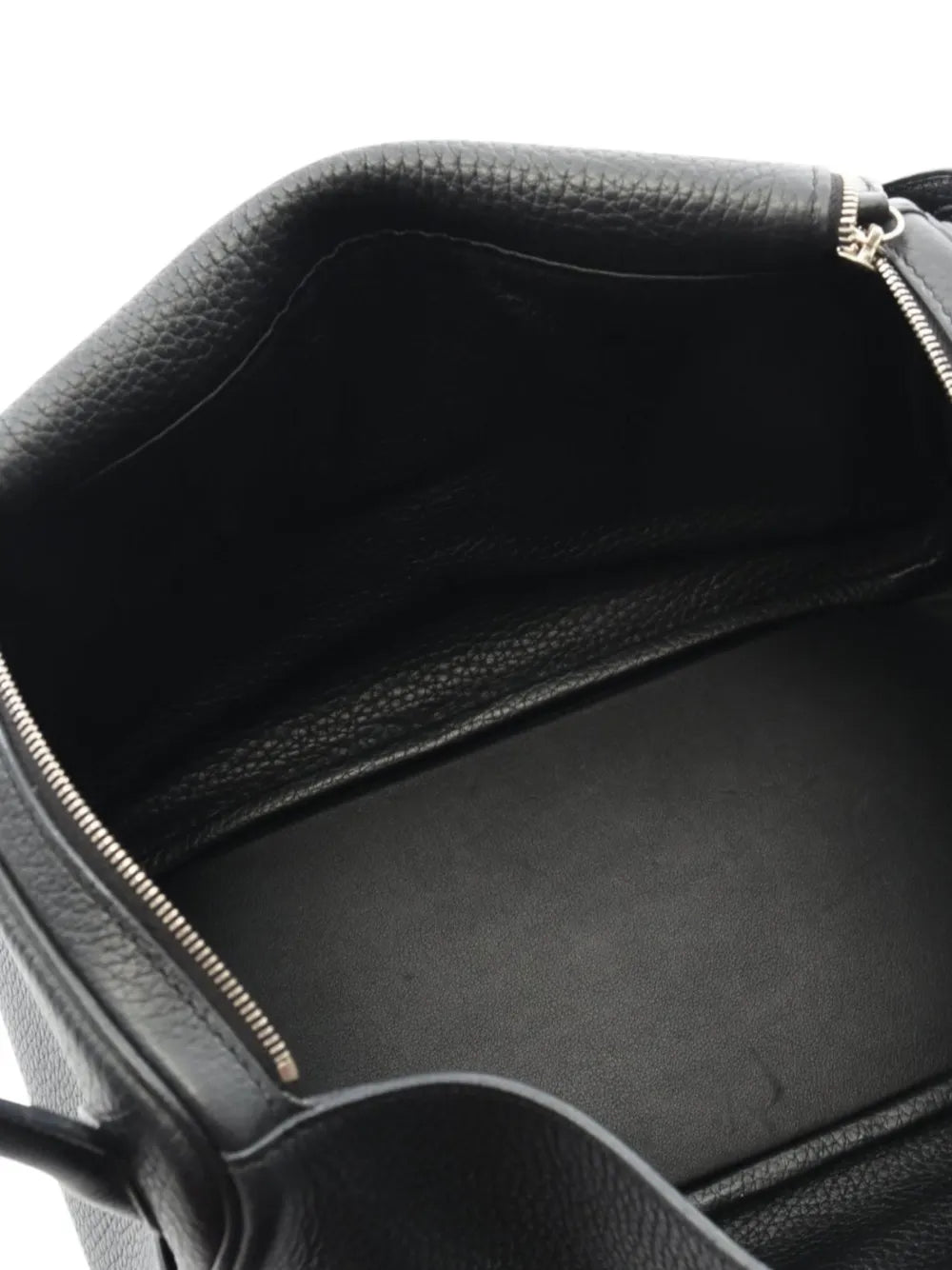 Hermes Pre Owned 2018 Taurillon Clemence Lindy 26 Shoulder Bag