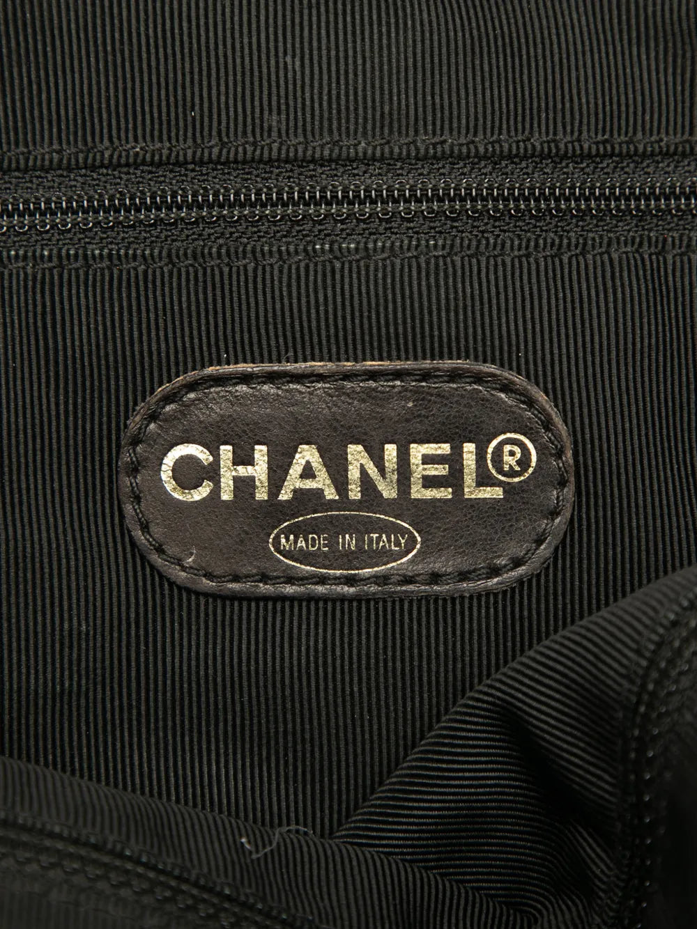 Chanel Pre Owned 1996 1997 Caviar Logo Chain Shoulder Bag