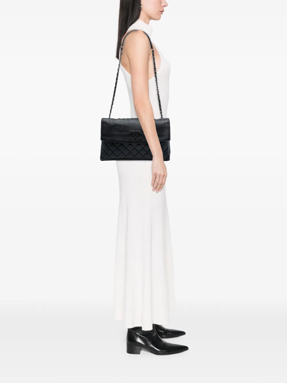 Chanel Pre Owned 2014 2015 Cc Quilted Calfskin Hamptons Foldover Flap Shoulder Bag