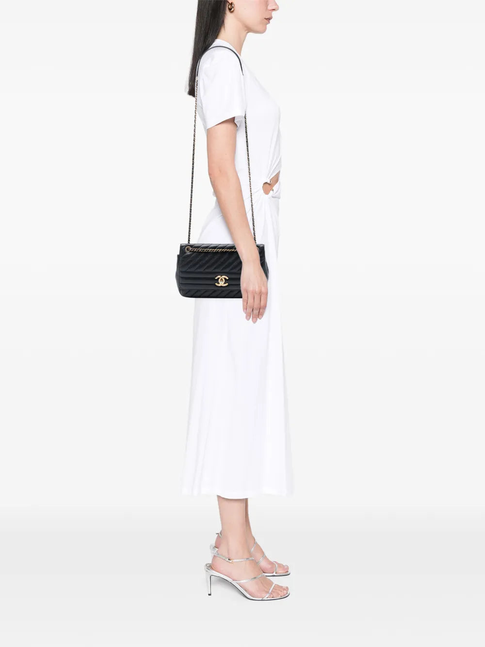 Chanel Pre Owned 2016 2017 Medium Diagonal Quilted Goatskin Flap Shoulder Bag