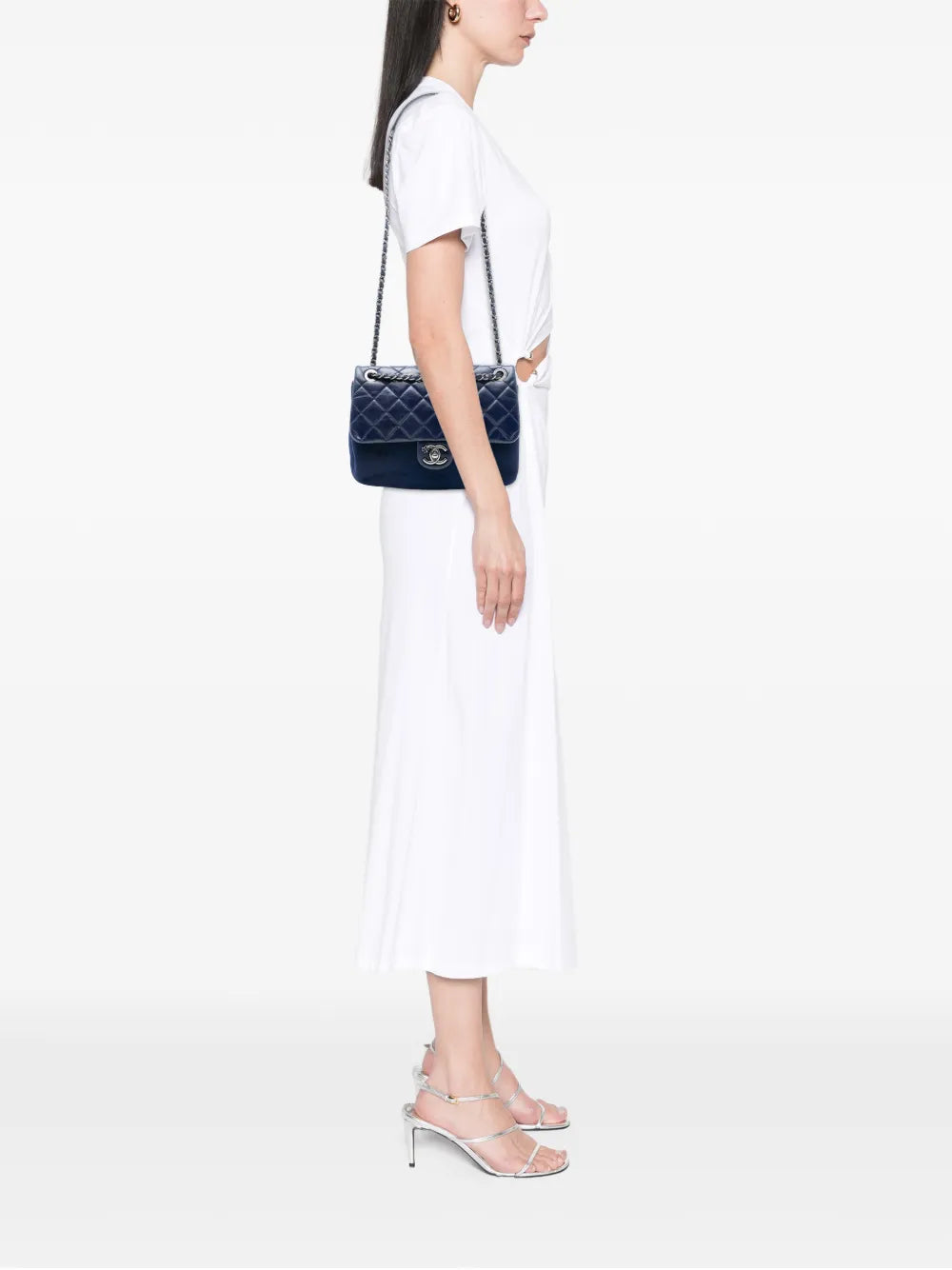 Chanel Pre Owned 2015 2016 Paris Salzburg Quilted Glazed Calfskin And Felt Edelweiss Flower Cc Flap Shoulder Bag