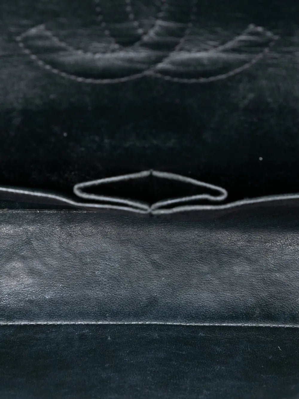 Chanel Pre Owned 2009 2010 Medium Classic Caviar Double Flap Shoulder Bag