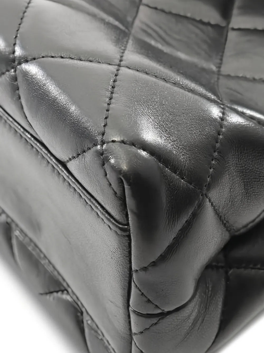 Chanel Pre Owned 1994 1996 Matelasse Leather Shoulder Bag