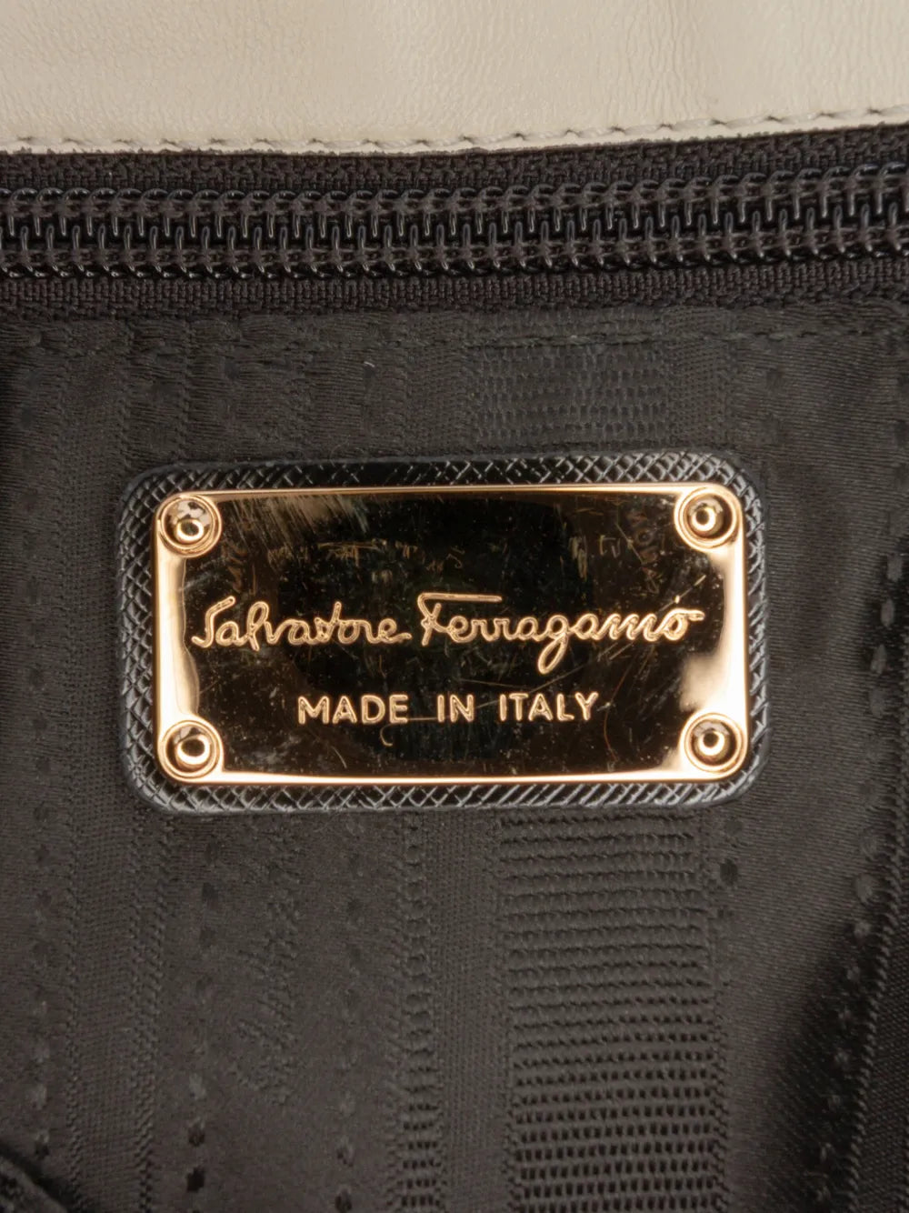 Ferragamo Pre Owned 2010 2020 Leather Double Gancini Shoulder Bag