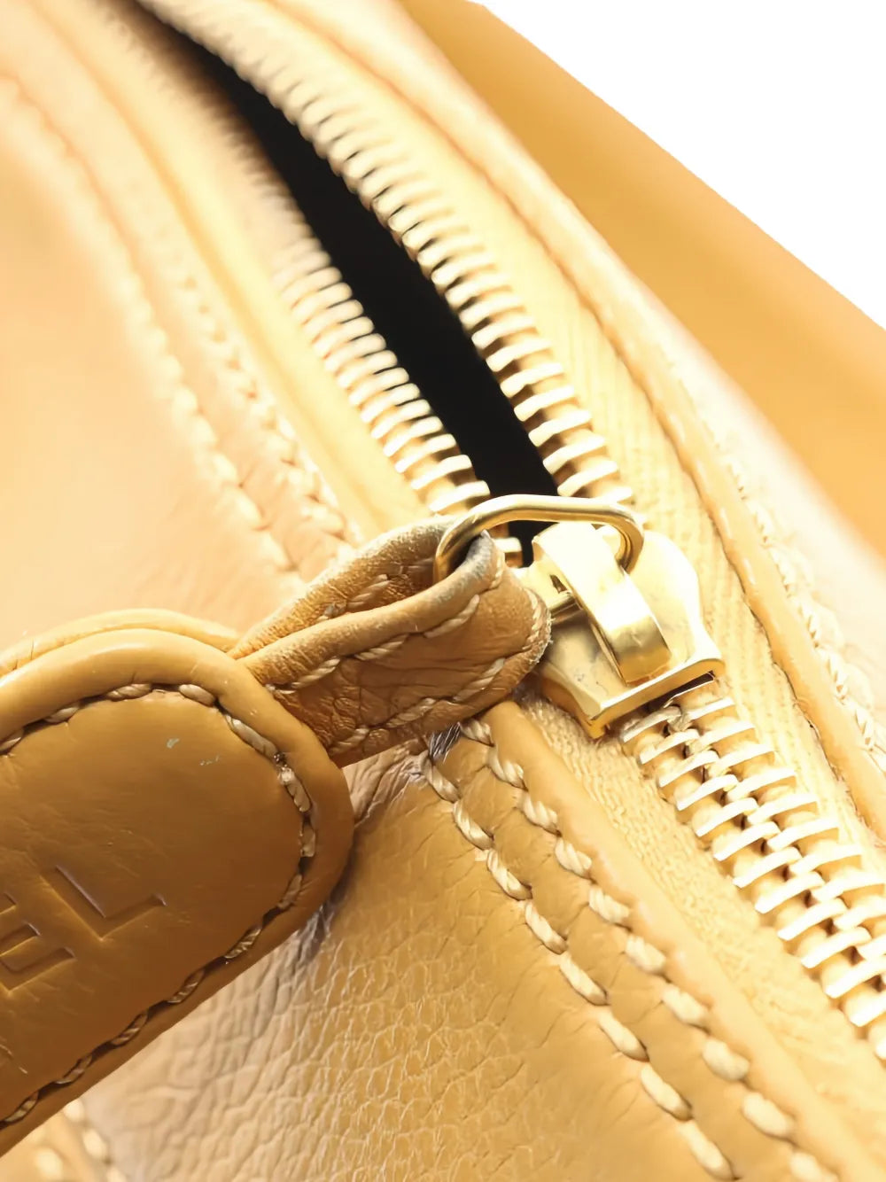 Chanel Pre Owned 2003 2004 Coco Mark Chain Detail Shoulder Bag