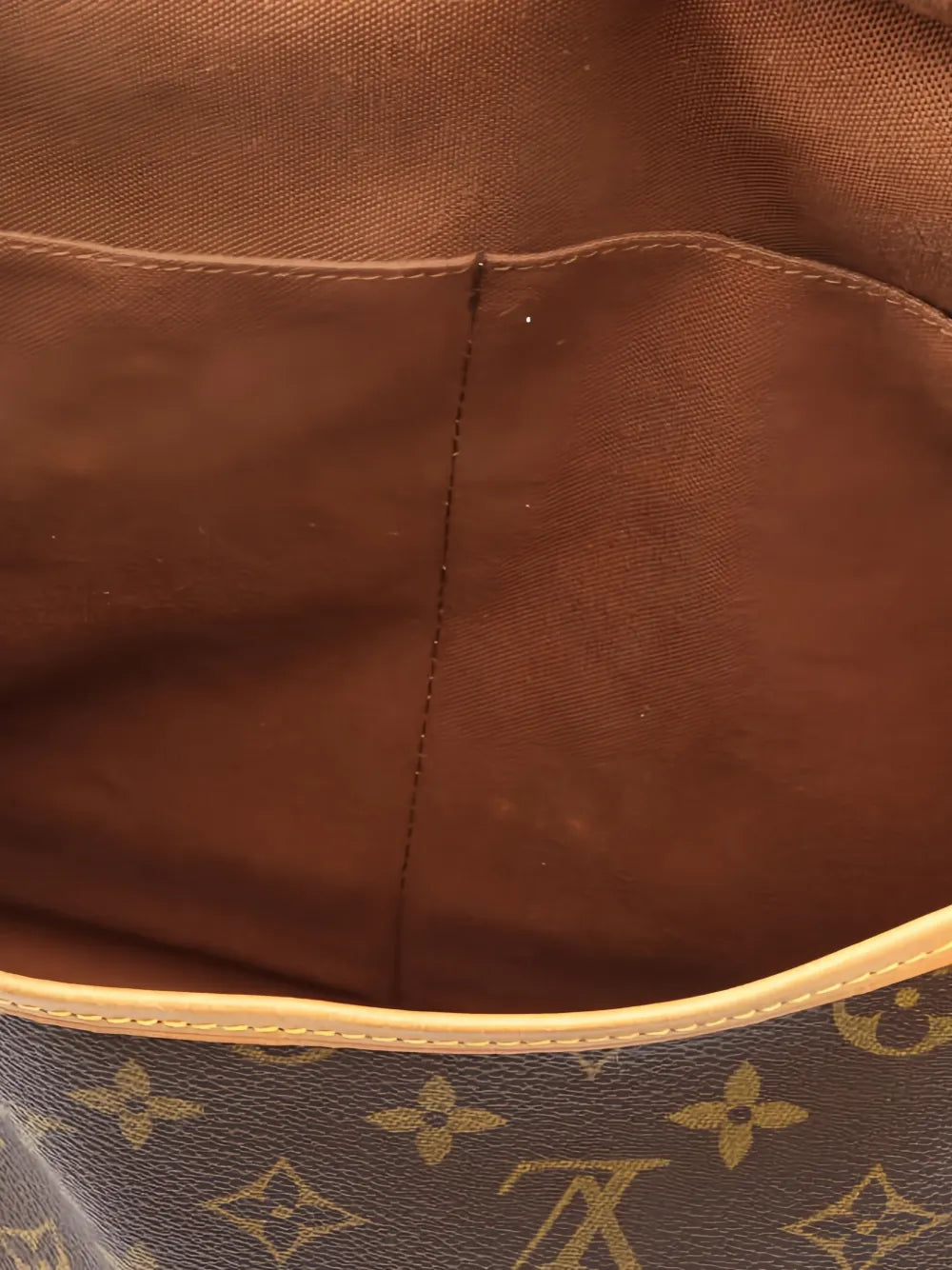 Louis Vuitton Pre Owned 1990 35 Saumur Monogram Shoulder Bag